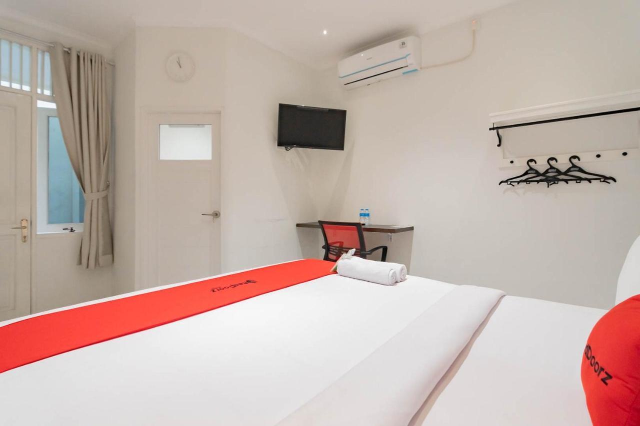בוגור Reddoorz Plus @ Pakuan Residence Tajur מראה חיצוני תמונה