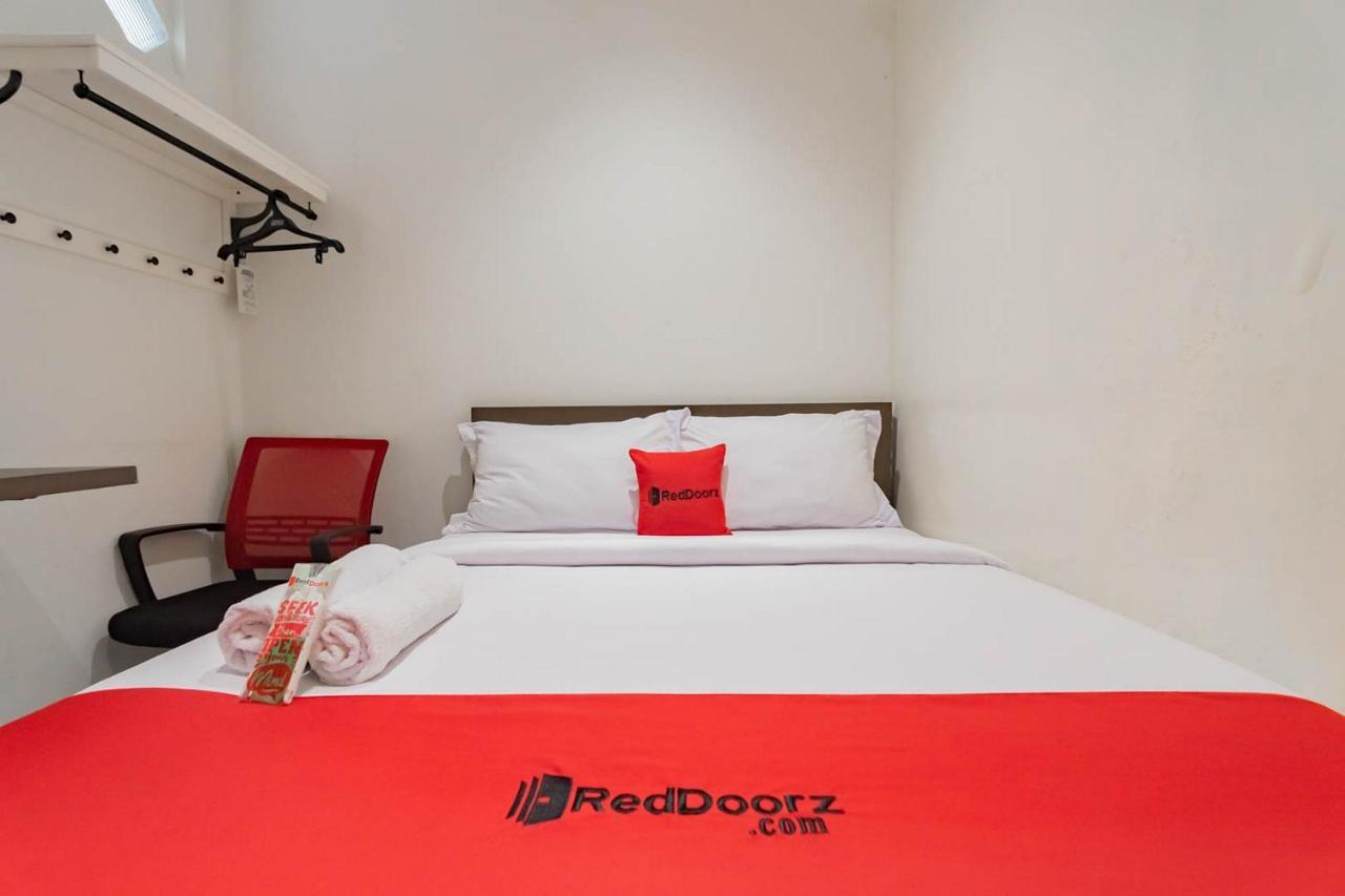 בוגור Reddoorz Plus @ Pakuan Residence Tajur מראה חיצוני תמונה