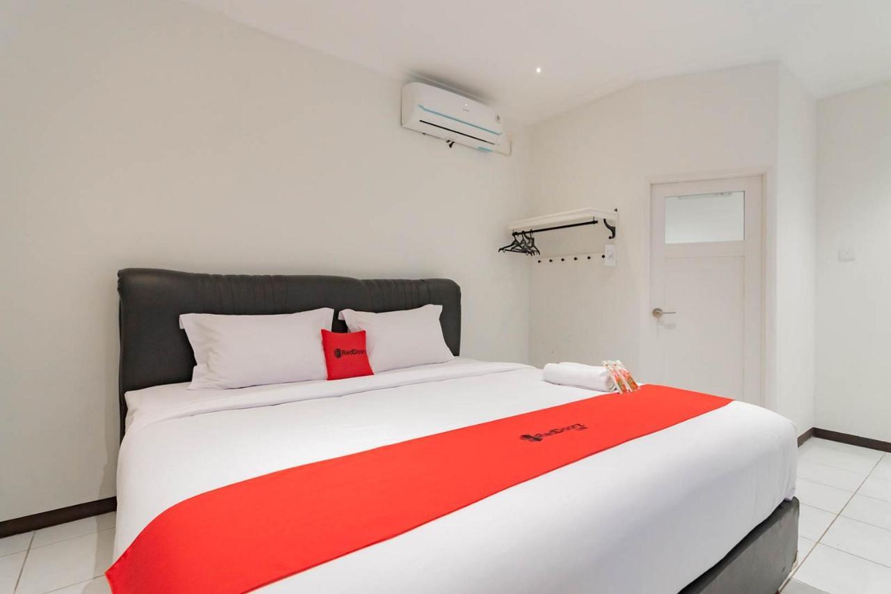 בוגור Reddoorz Plus @ Pakuan Residence Tajur מראה חיצוני תמונה