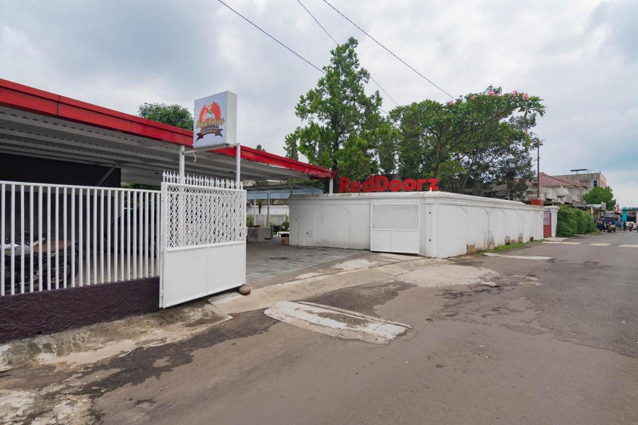 בוגור Reddoorz Plus @ Pakuan Residence Tajur מראה חיצוני תמונה